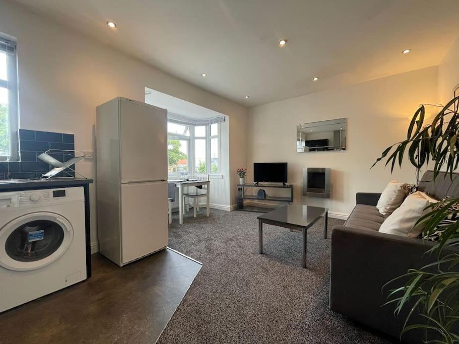 Kingsbury Apt 2 Birmingham Bagian luar foto